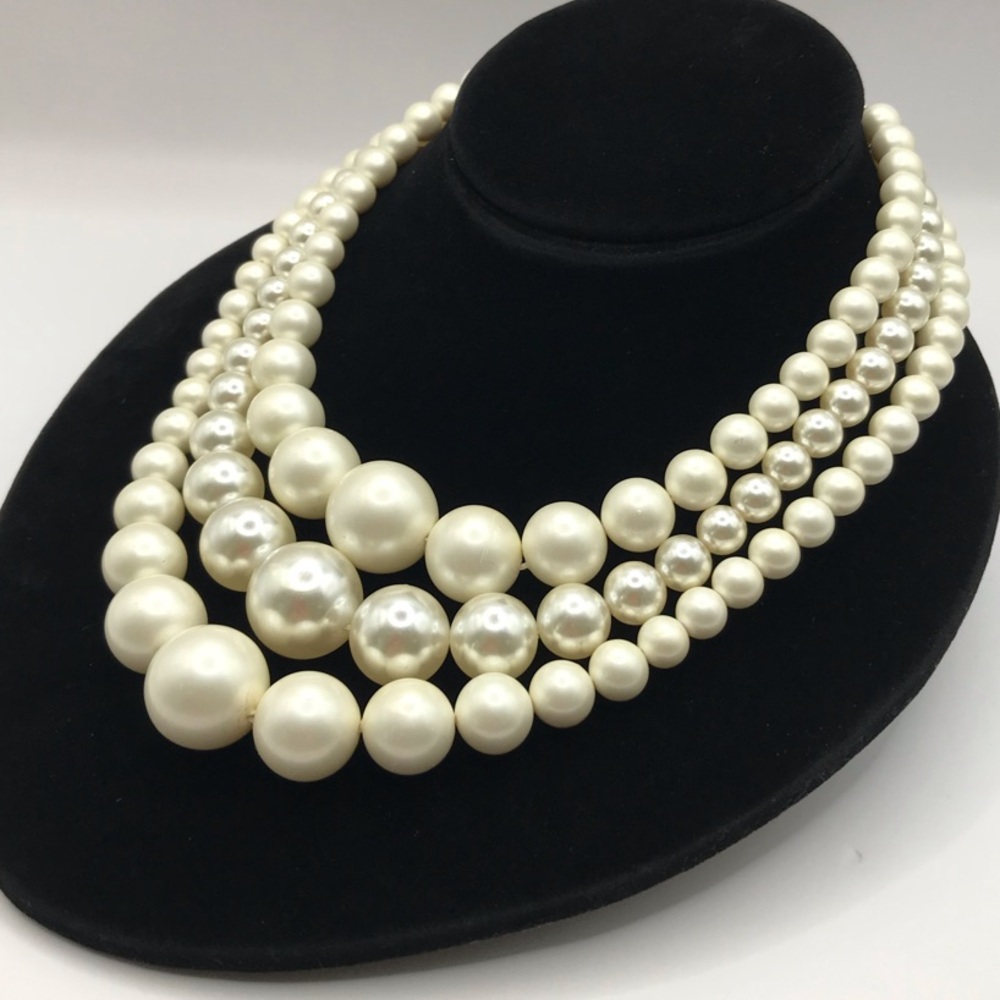 Elegant Triple Layer Faux Pearl Necklace - Picture 3 of 8